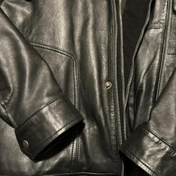 Leather jacket - Picture 3 of 5